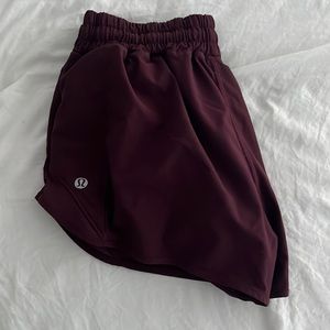 Lululemon 2.5 hotty hot maroon shorts Size 8, Great condition
